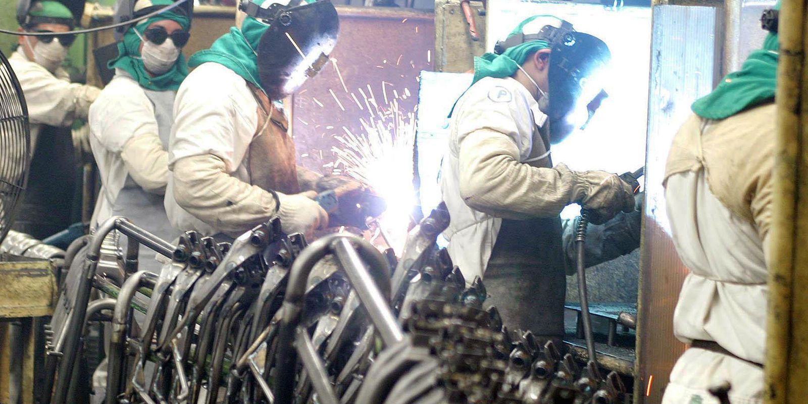 industria-cai-0,1%-em-fevereiro-e-soma-5-meses-sem-crescimento