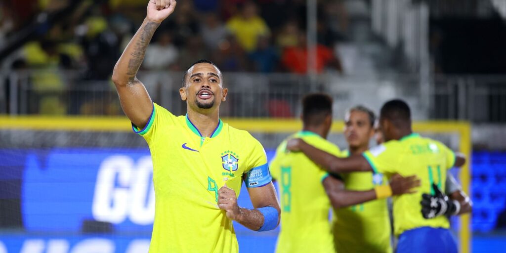 brasil-goleia-espanha-e-avanca-a-semi-do-mundial-de-futebol-de-areia