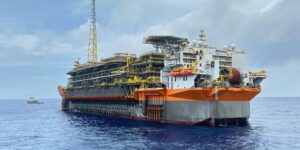 petrobras-descobre-oleo-de-qualidade-na-bacia-de-santos