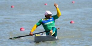isaquias-queiroz-garante-ouro-na-copa-do-mundo-de-canoagem-velocidade