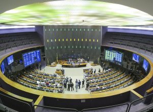 especialistas-veem-manobra-juridica-em-decisao-da-camara-sobre-golpe